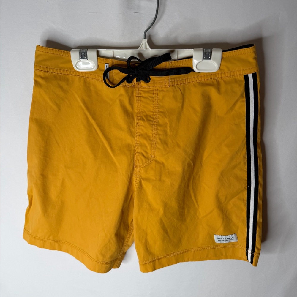 Mens size 28 BANKS JOURNAL YELLOW SHORTS